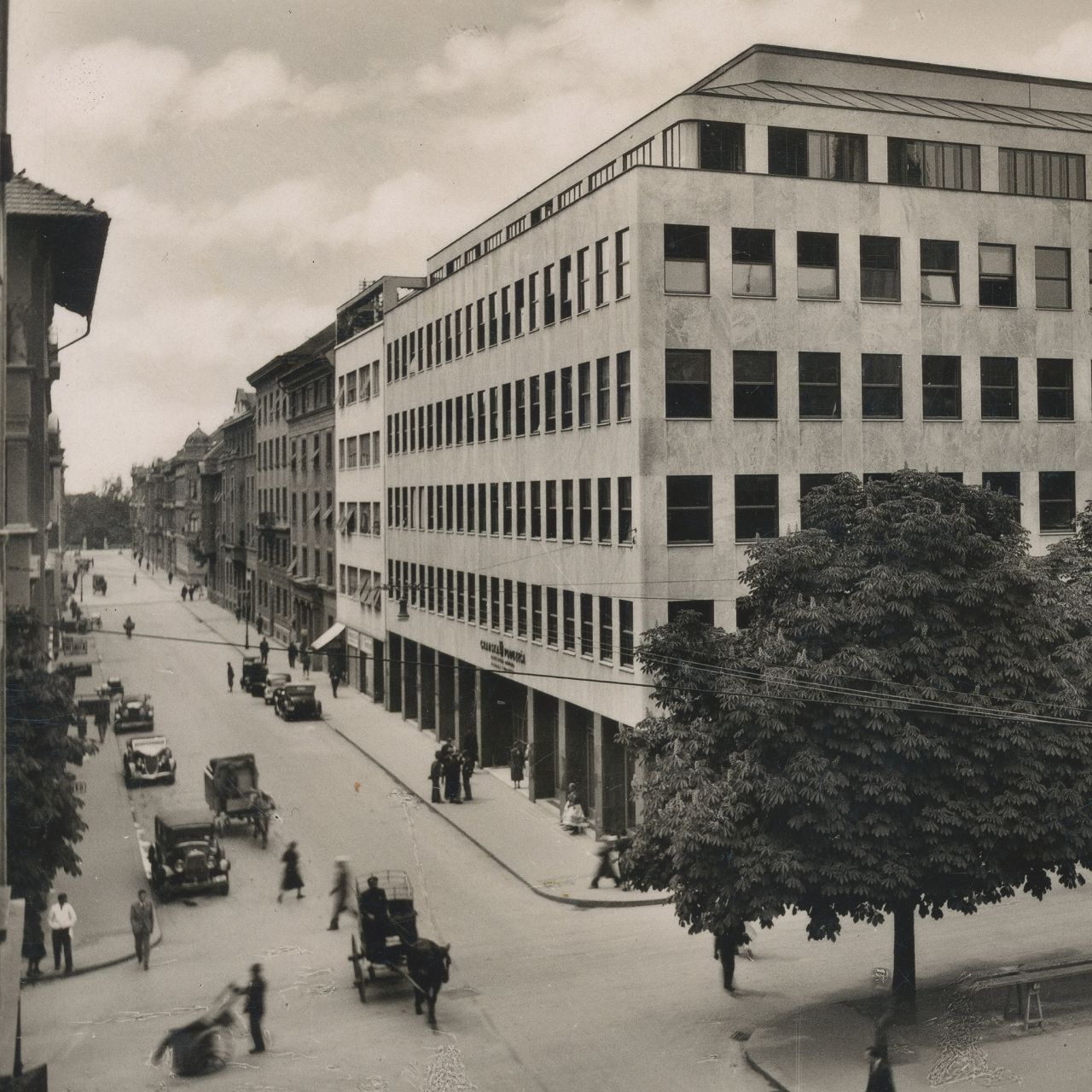 Gundulićeva ulica oko 1940. godine, zgrada elektre